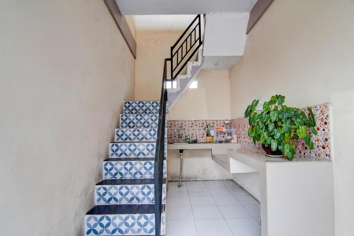 OYO 92861 Raya Guest House Syariah - Housity
