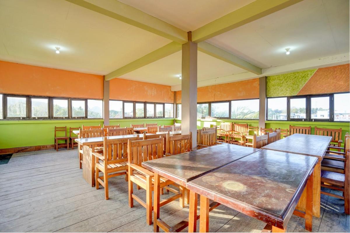 Hotel O Sahabat Syariah Near Plasa Telkom Bawean - Housity