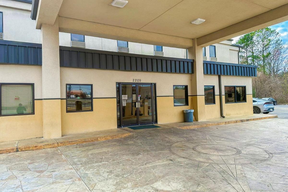 OYO Hotel Rome West GA - Housity