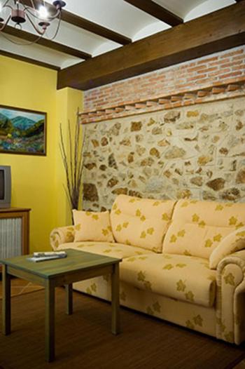 Apartamentos Rurales Cumbres de Gredos - Housity