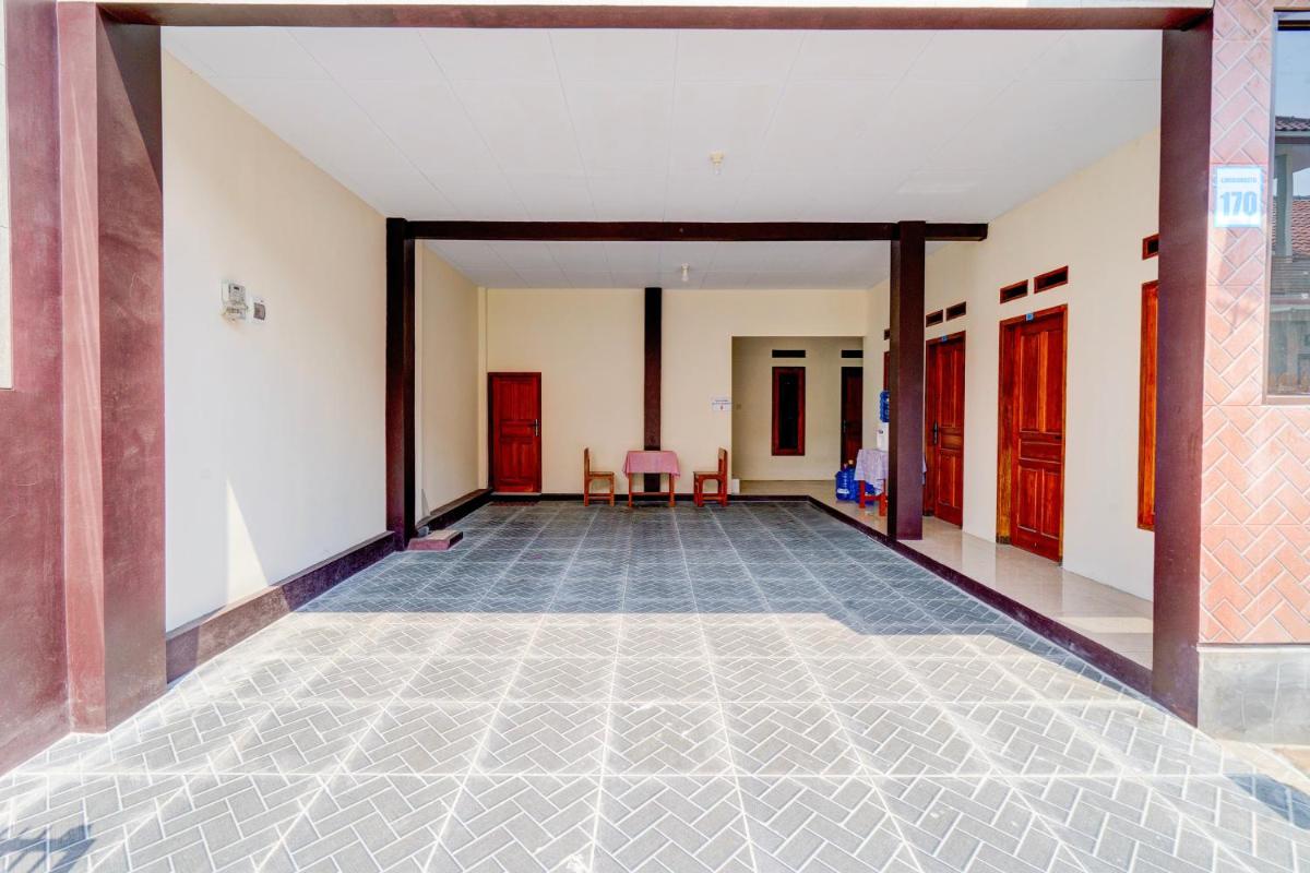 OYO 93249 Wisma Jasmine Syariah - Housity