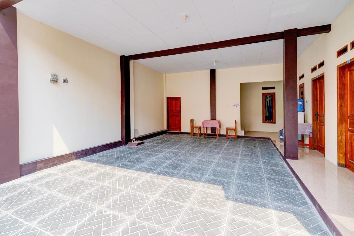 OYO 93249 Wisma Jasmine Syariah - Housity