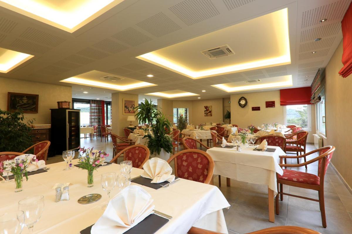 Restaurant ou autre lieu de restauration dans l'établissement Logis Hotel Spa Restaurant Le Provence