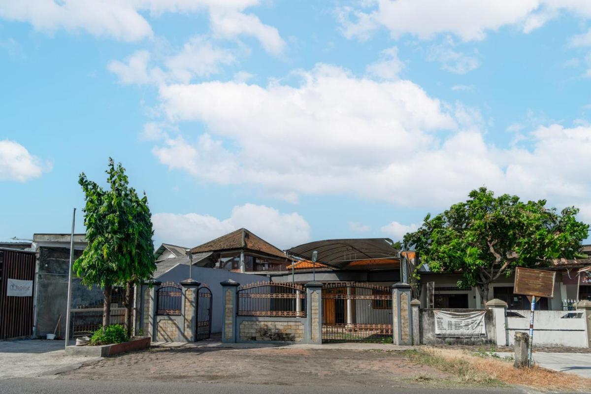 SPOT ON 93755 Siwalanpanji Homestay Syariah - Housity