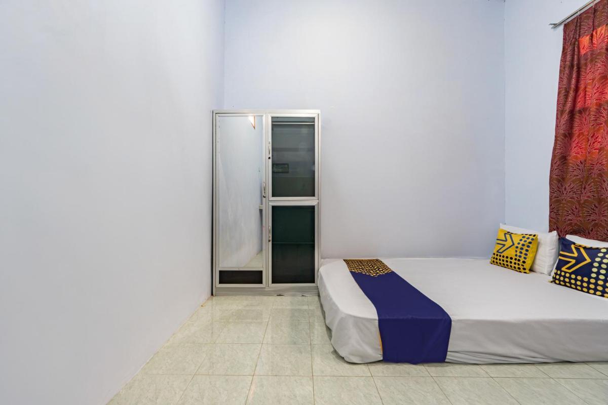 SPOT ON 93966 Dhiya Guest House Syariah - Housity