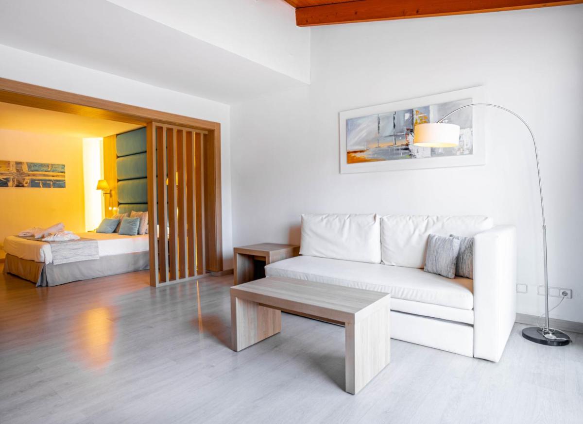 Cama o camas de una habitación en Bahía de Alcudia Hotel & Spa