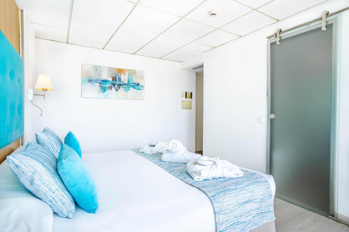 Cama o camas de una habitación en Bahía de Alcudia Hotel & Spa