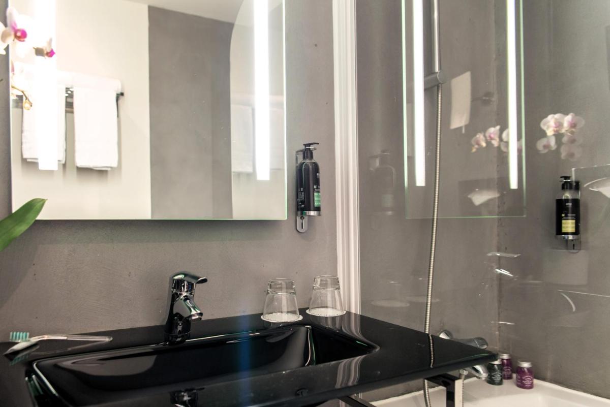Salle de bains dans l'établissement Best Western Hôtel De La Cité & Spa