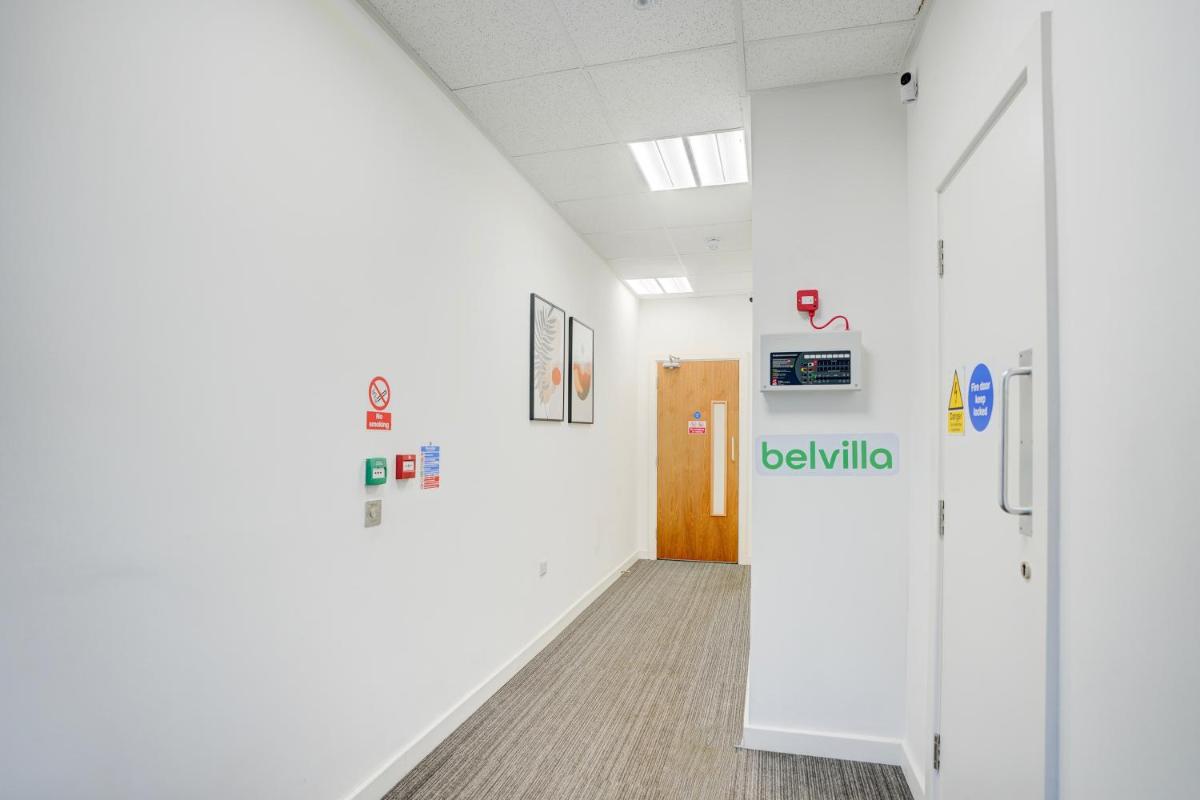Kingston Luxe Suites Riverside Apartment Belvilla - Housity