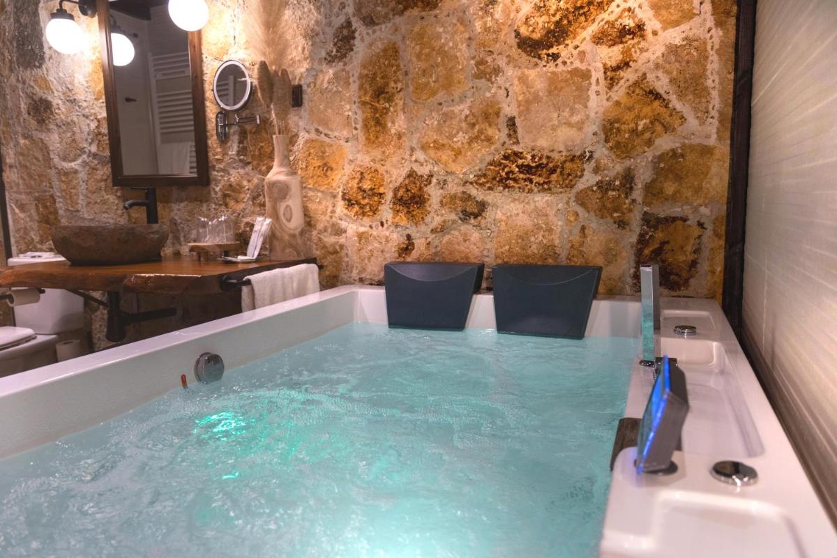 Hotel Rural La Casona de la Dehesa - Housity