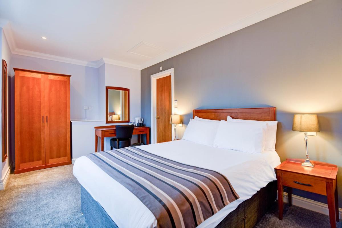 Aston Court Hotel - Housity