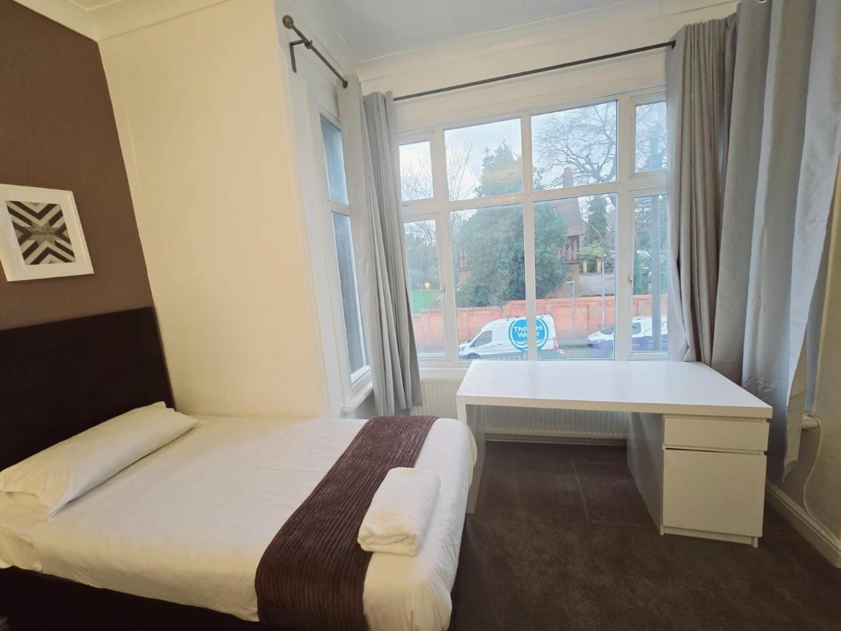 Kingswood Hotel - Housity