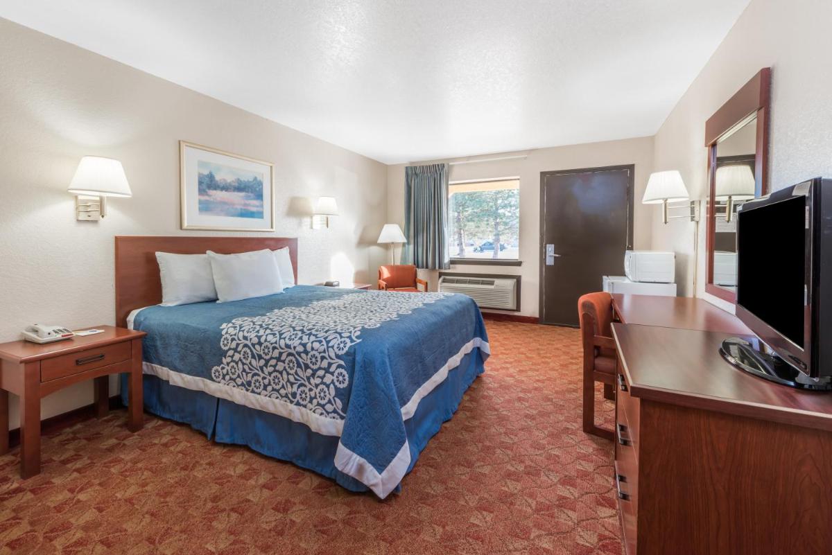 Days Inn by Wyndham Russell - Housity