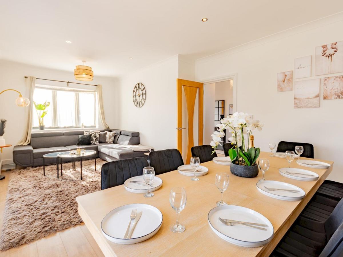 Hawkwell Retreat 5 Bedroom home Hockley - Pass the Keys - Housity