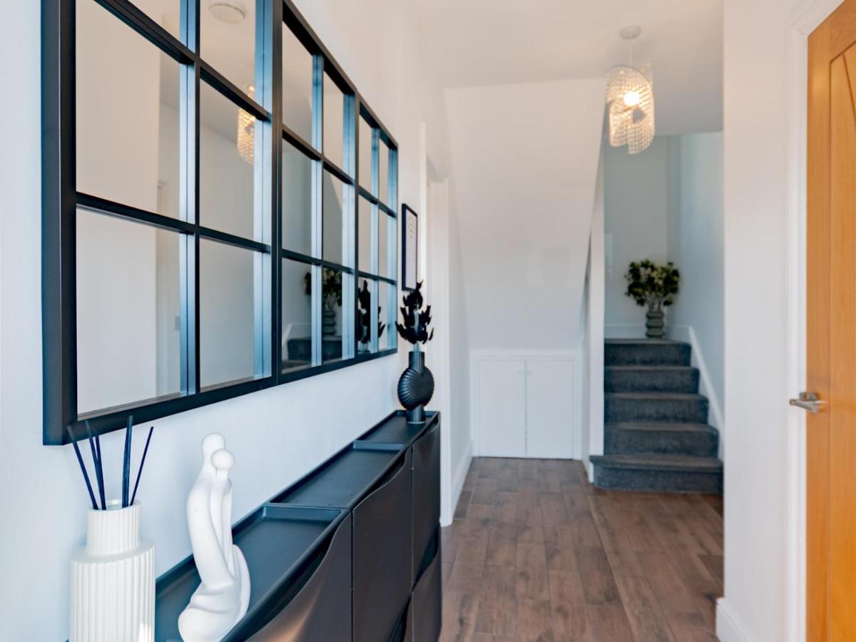 Hawkwell Retreat 5 Bedroom home Hockley - Pass the Keys - Housity