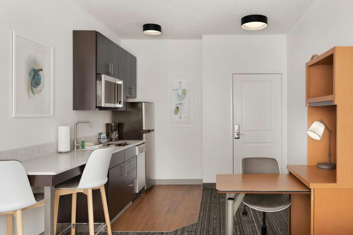 TownePlace Suites by Marriott Chicago Naperville - Housity