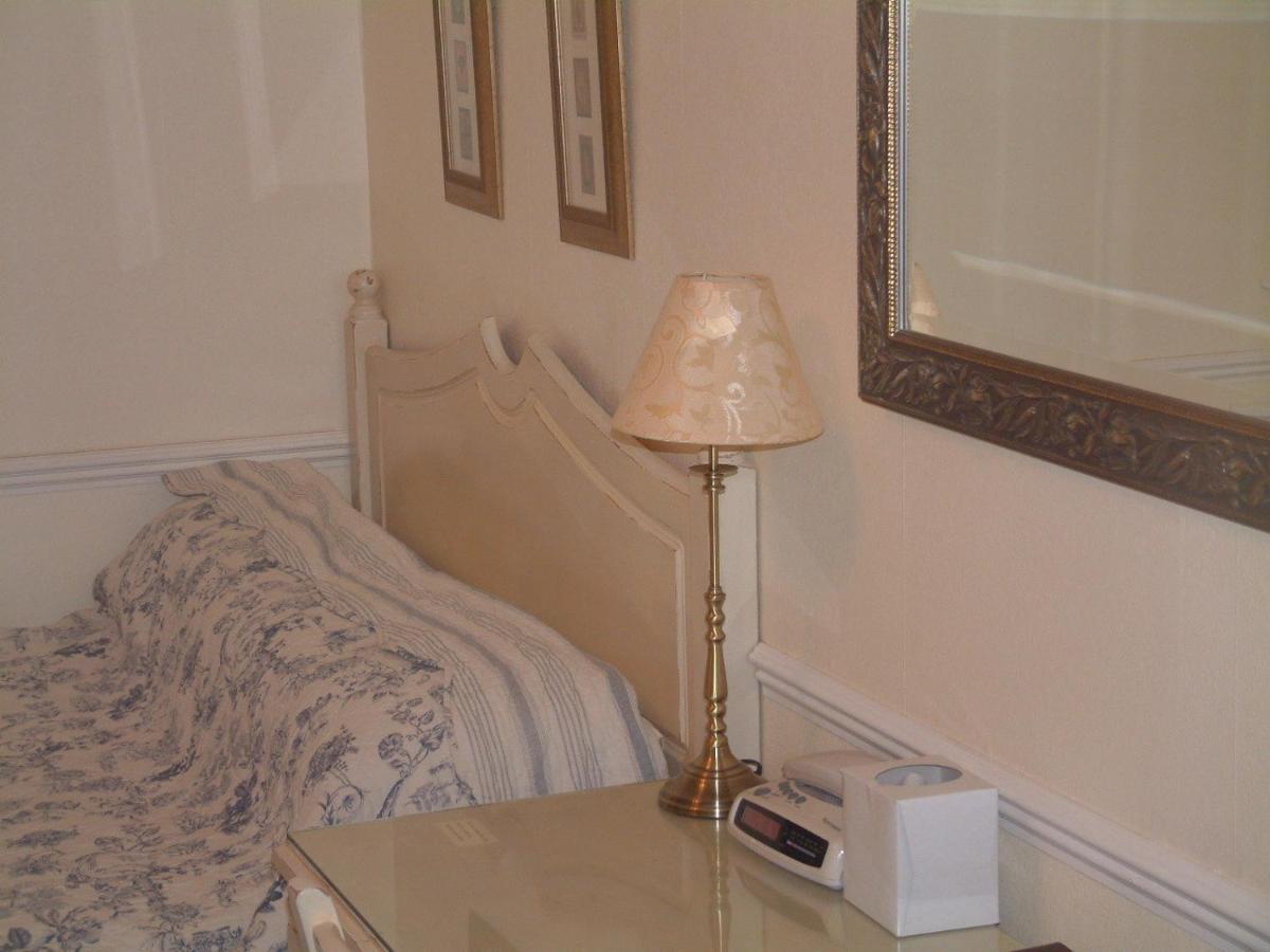 West Lodge Hotel - Housity