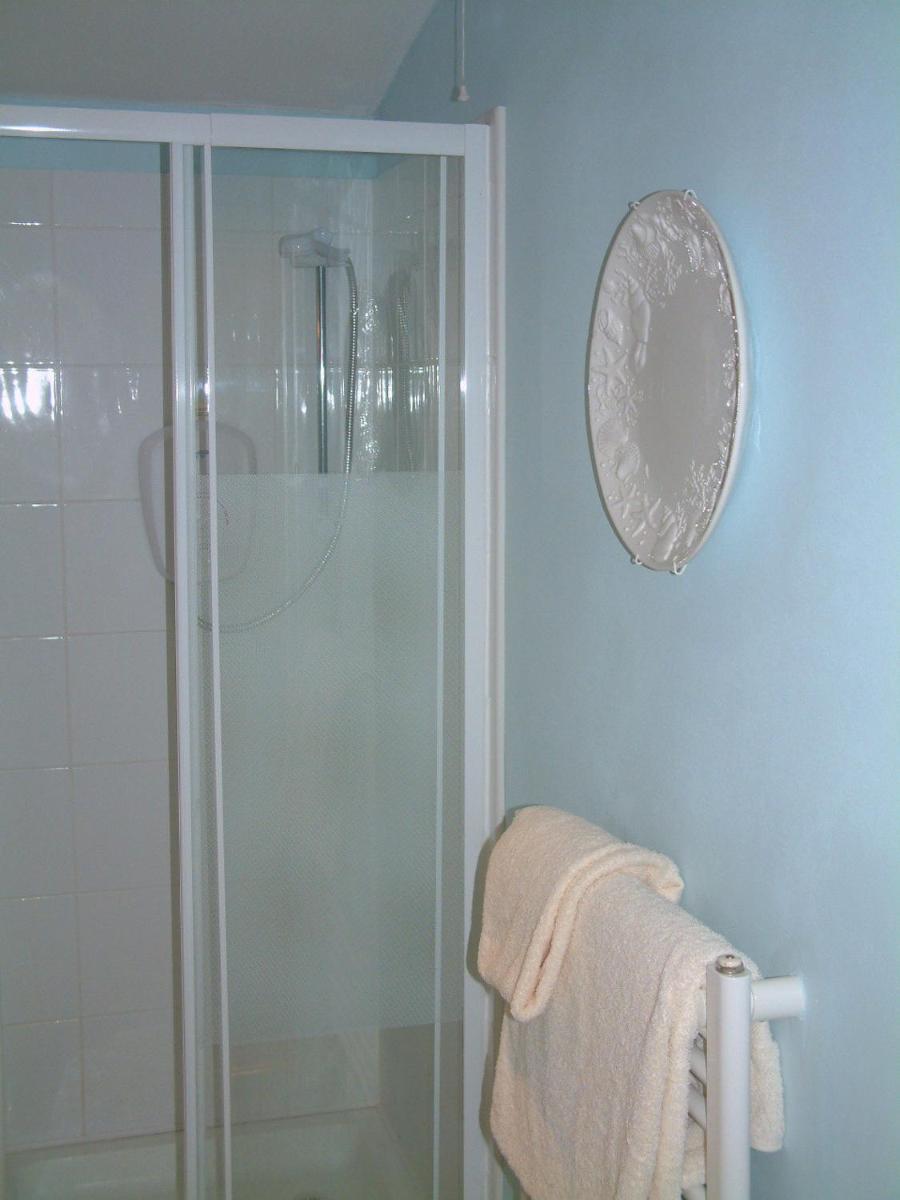 West Lodge Hotel - Housity