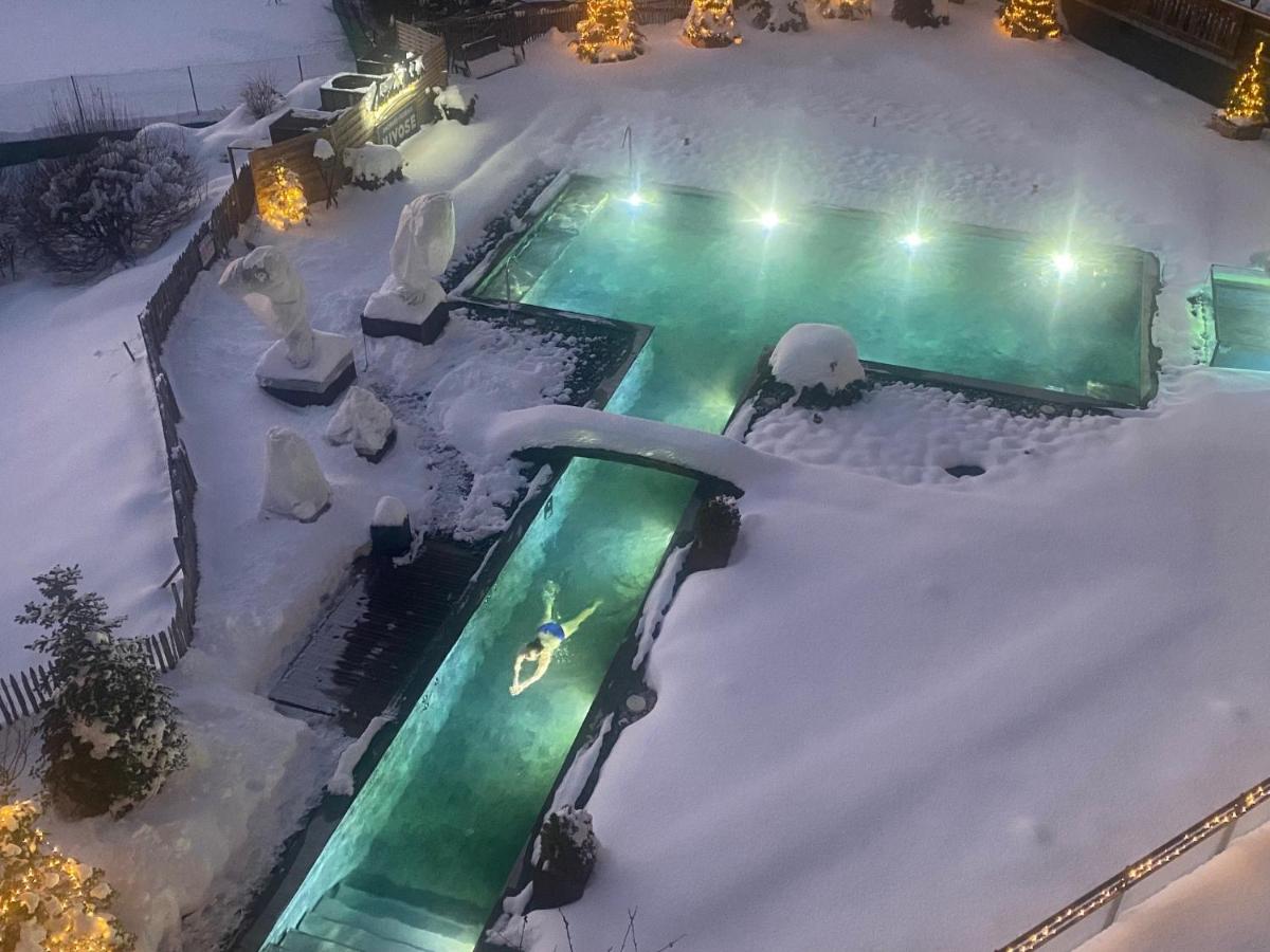 Piscine de l'établissement Hôtel Le Labrador 1971 ou située à proximité