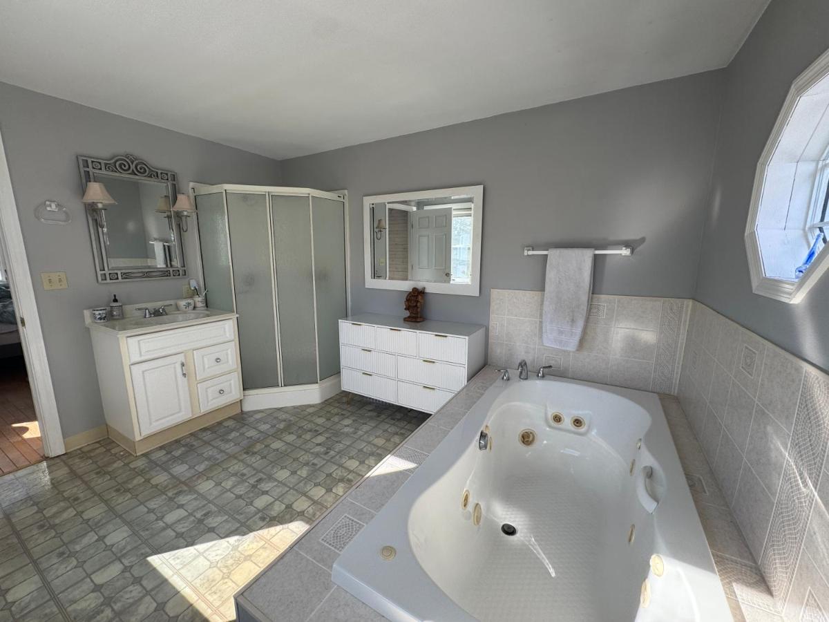 Christmas Cove Inn - Housity