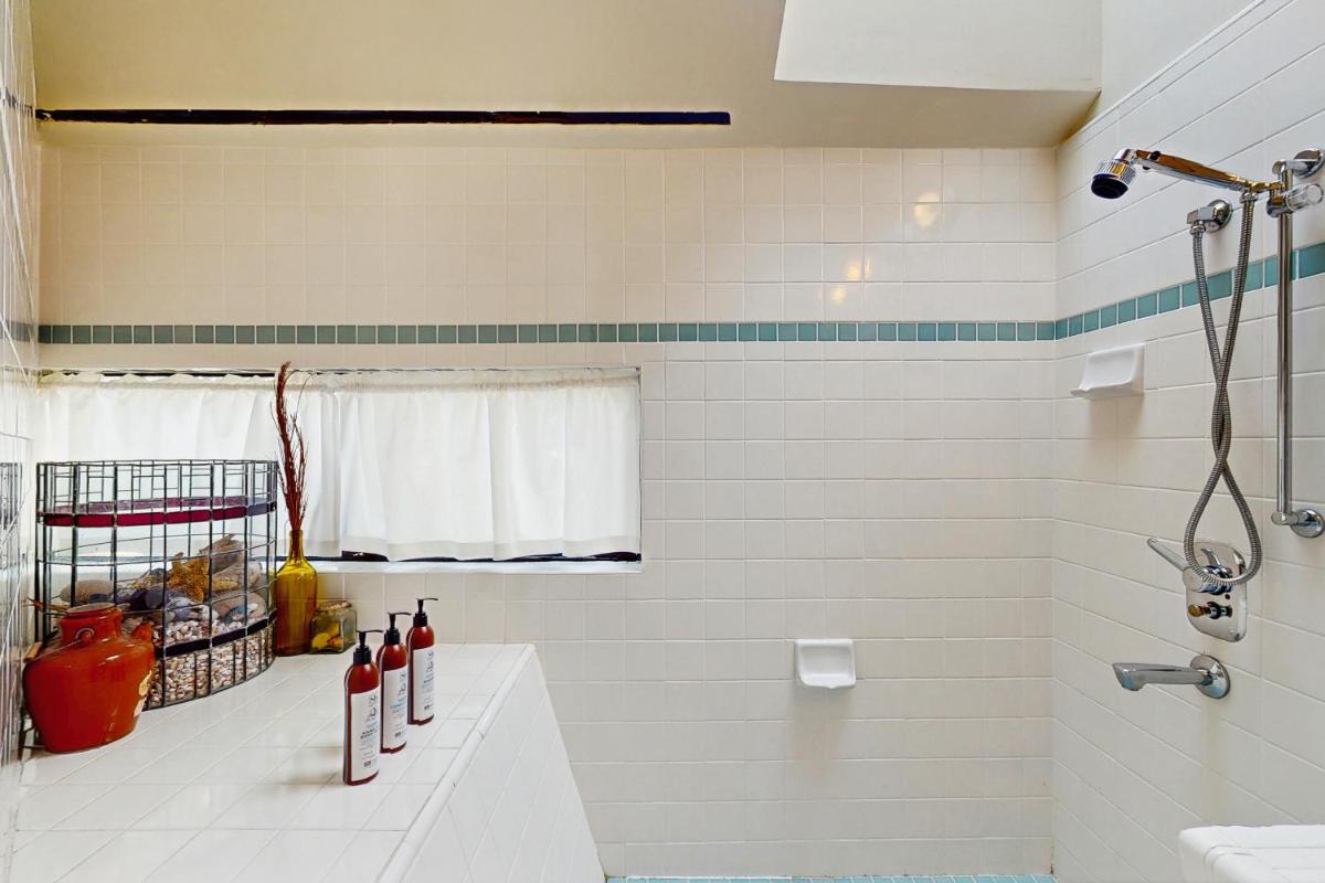 One Eyed Jack's Retreat - Housity