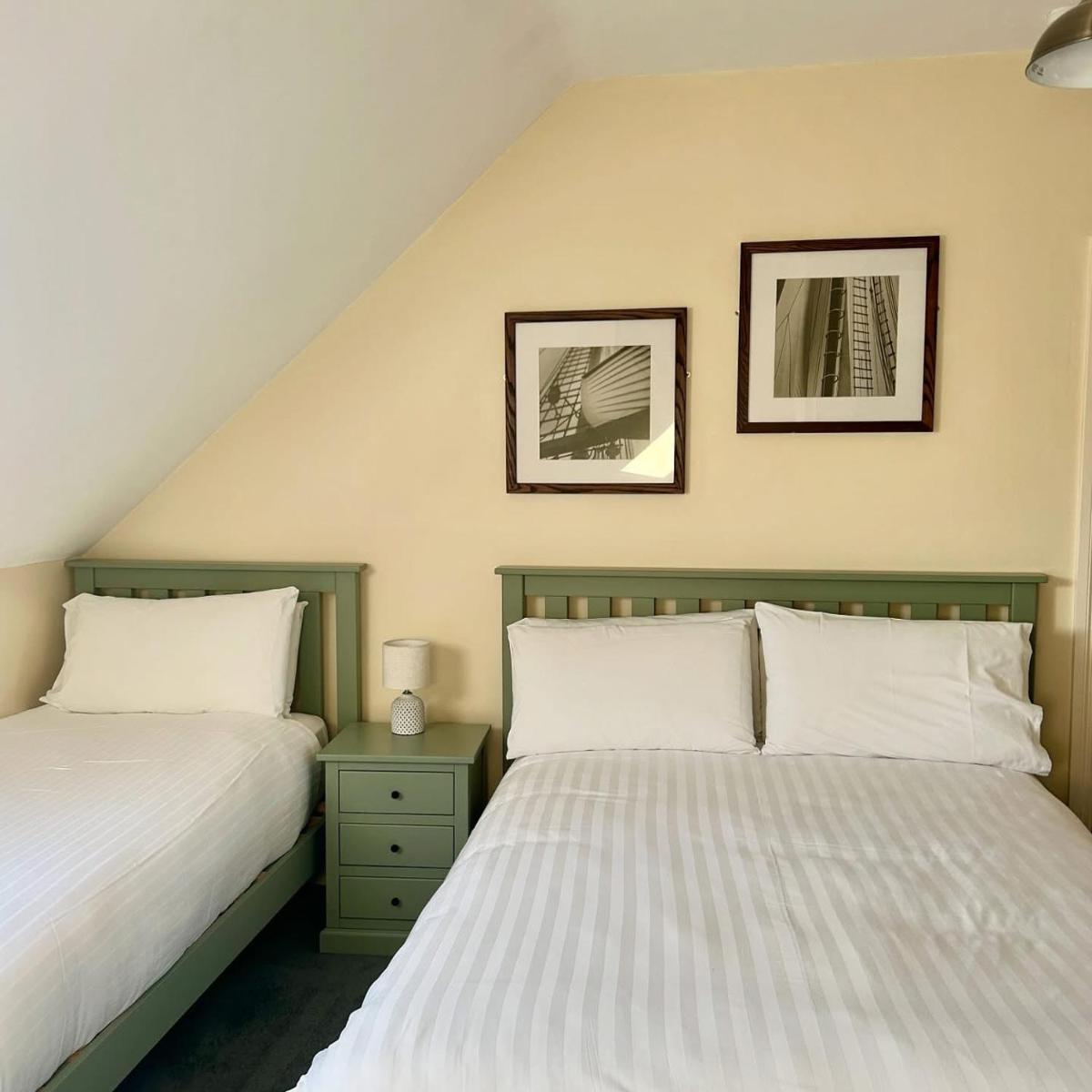 Oliver's Seafood Bar, Bed & Breakfast - Housity
