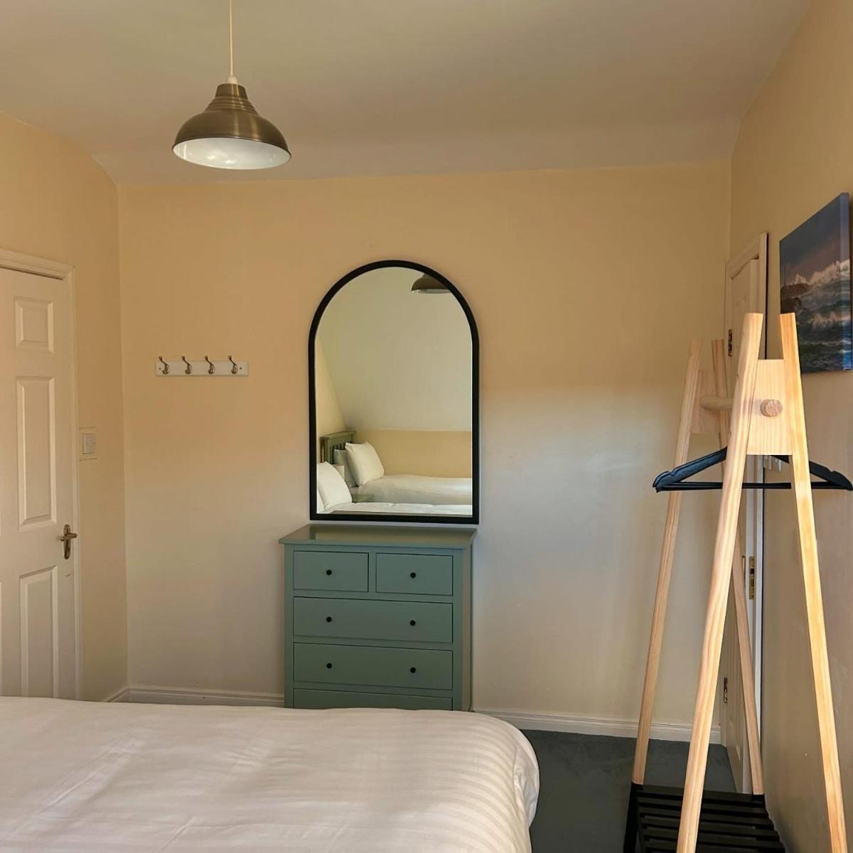 Oliver's Seafood Bar, Bed & Breakfast - Housity