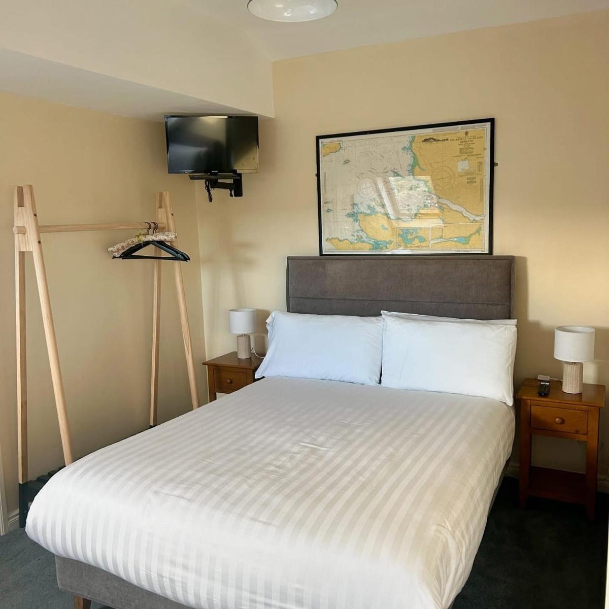 Oliver's Seafood Bar, Bed &amp; Breakfast - Housity