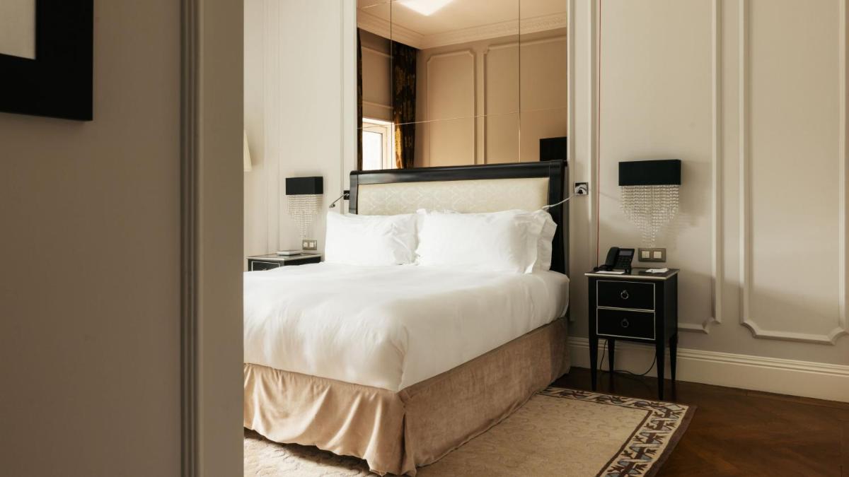 Uma cama ou camas num quarto em InterContinental Porto - Palacio das Cardosas by IHG