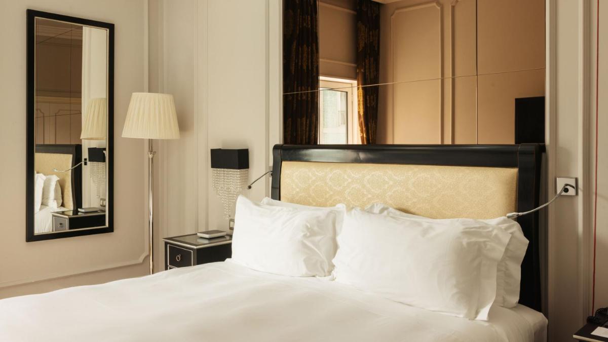 Uma cama ou camas num quarto em InterContinental Porto - Palacio das Cardosas by IHG
