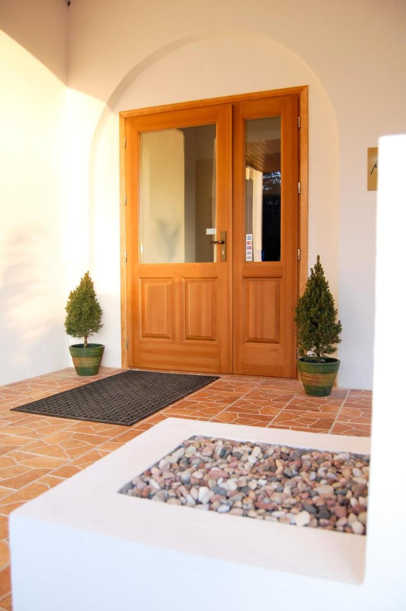 Karle Hotel - Housity