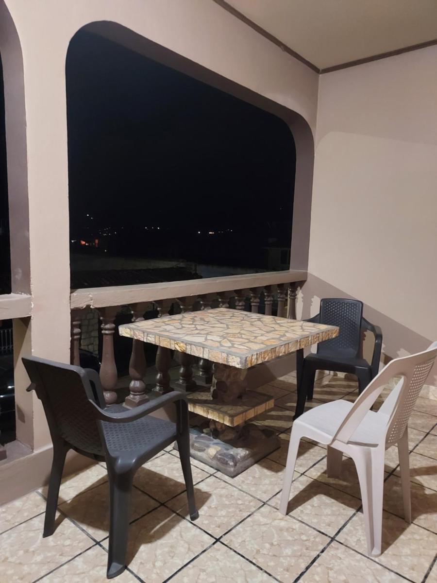 Hotel La Escalinata - Housity