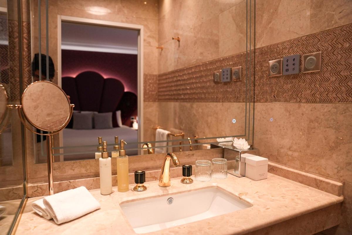 Salle de bains dans l'établissement Paris j'Adore Hotel & Spa