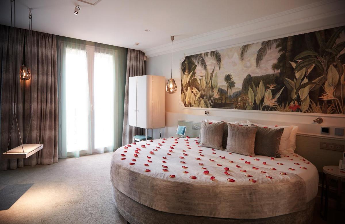 Un ou plusieurs lits dans un hébergement de l'établissement Paris j'Adore Hotel & Spa