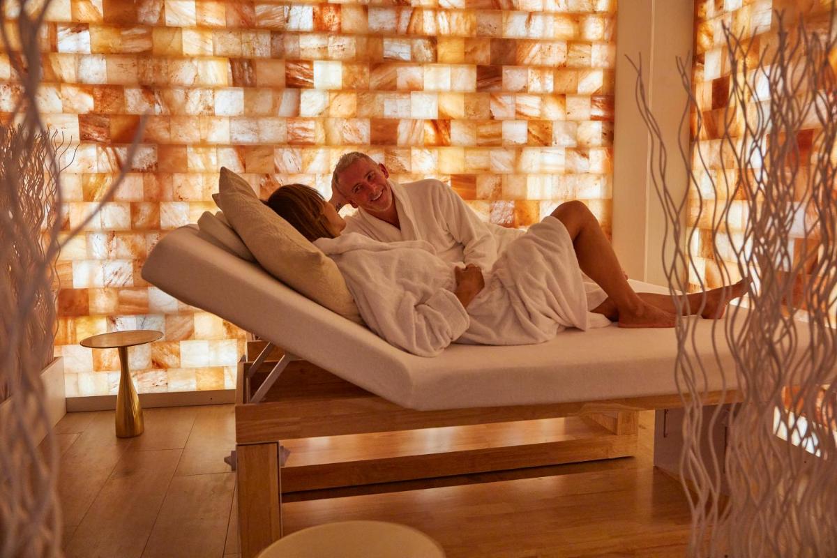 Coin salon dans l'établissement Paris j'Adore Hotel & Spa