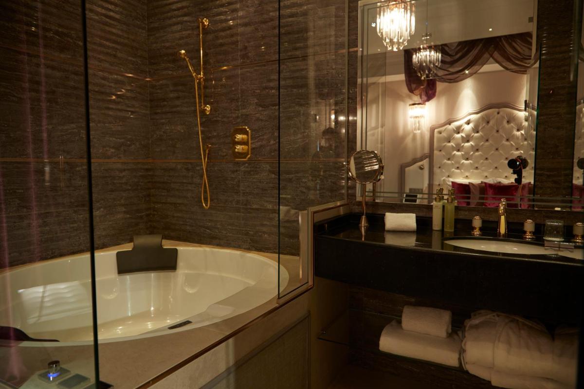 Salle de bains dans l'établissement Paris j'Adore Hotel & Spa