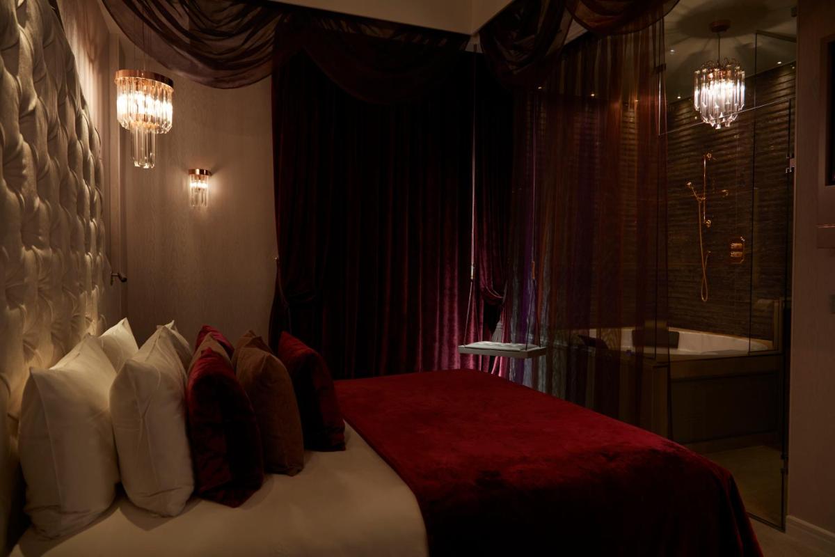 Un ou plusieurs lits dans un hébergement de l'établissement Paris j'Adore Hotel & Spa