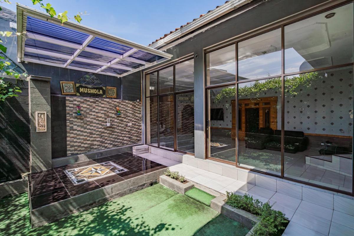 Hotel O Ar Guest House Syariah - Housity