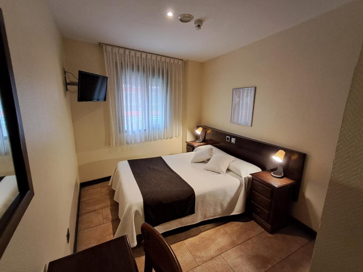 Hotel Complutense - Housity