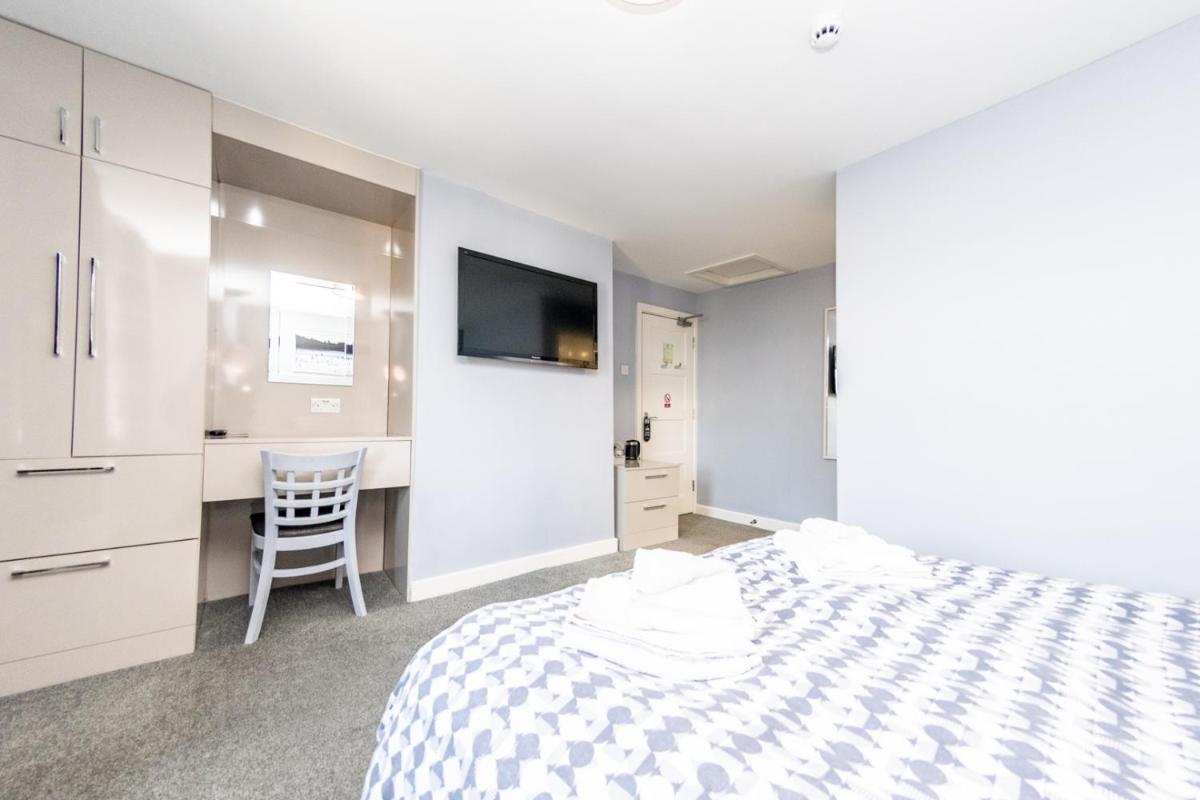 The Halfway House Inn - Housity