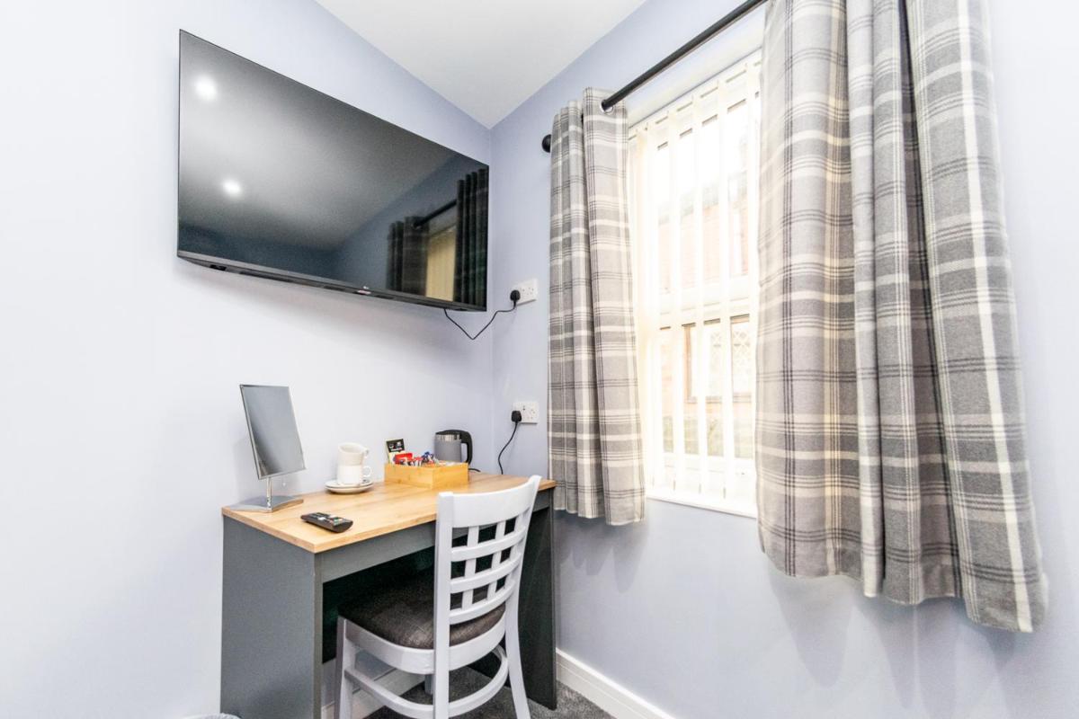 The Halfway House Inn - Housity