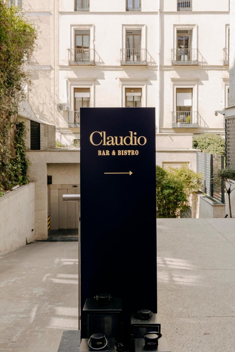 Certificado, premio, señal o documento que está expuesto en Hotel Único Madrid, Small Luxury Hotels