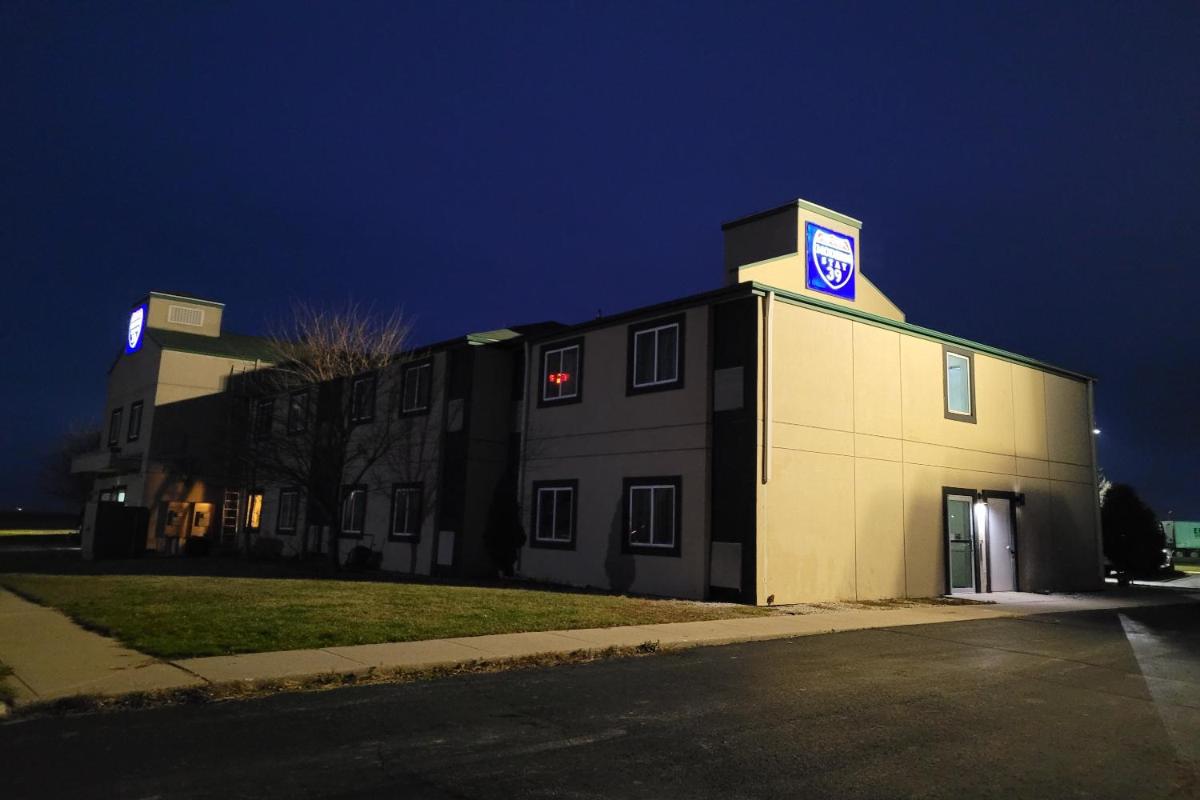 Modern Stay 39 Lakeview By OYO Minonk - Housity