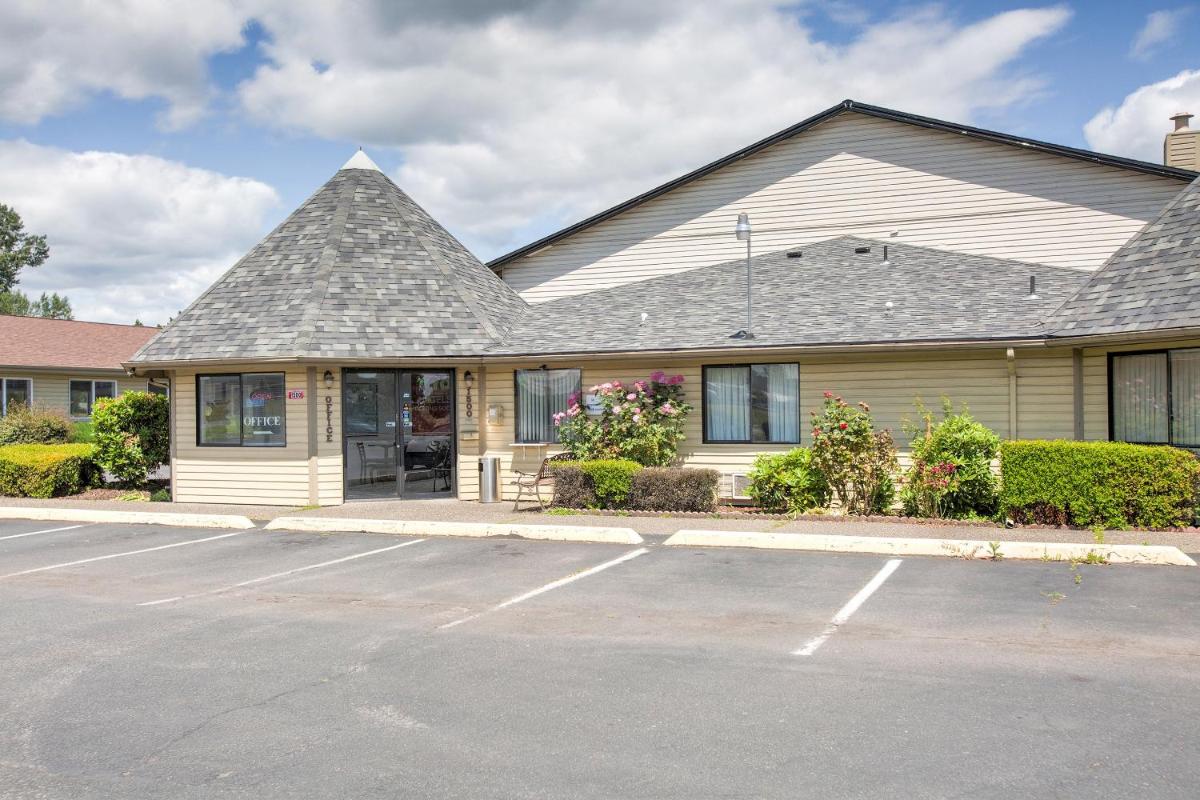 OYO Woodland Hotel and Suites - Housity