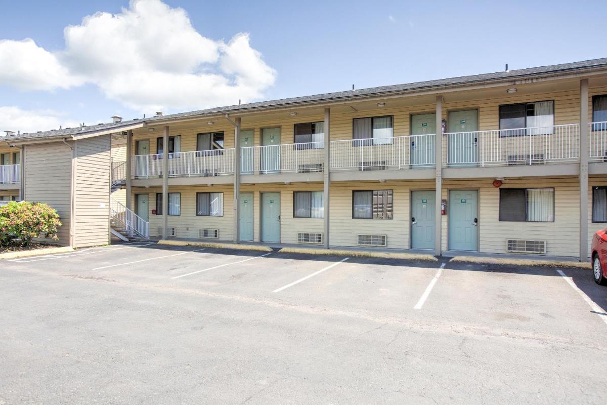 OYO Woodland Hotel and Suites - Housity