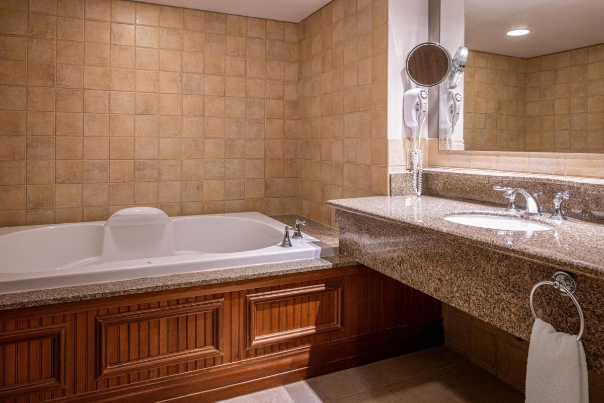 Isle Casino Hotel Waterloo - Housity