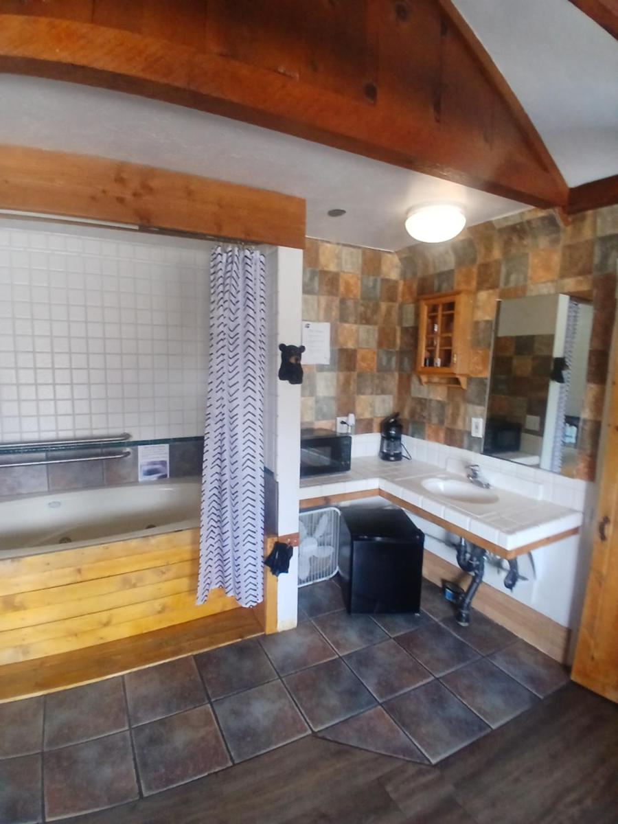 The Village Cabins - Housity