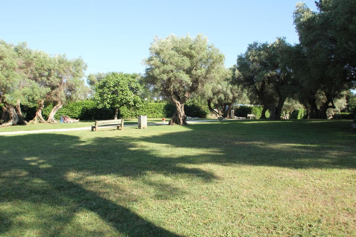 Jardin de l'établissement Hôtel Club la Font des Horts