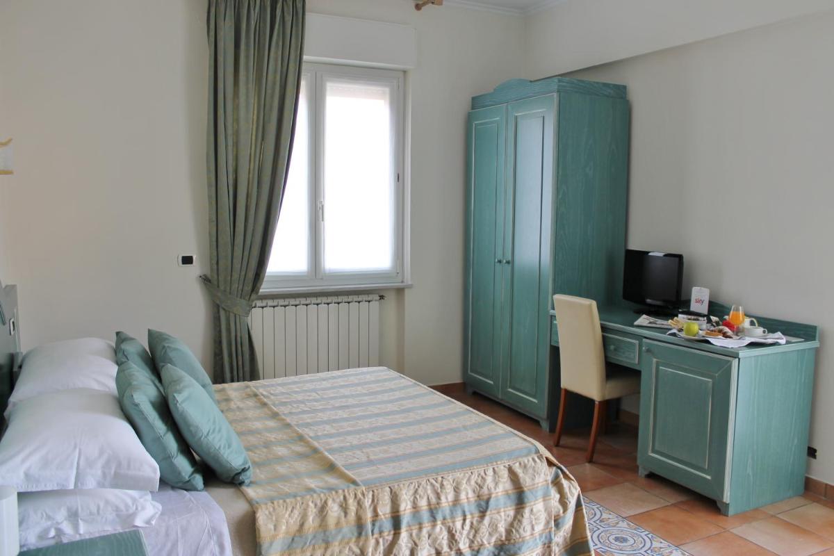 Hotel Riviera Varazze - Housity