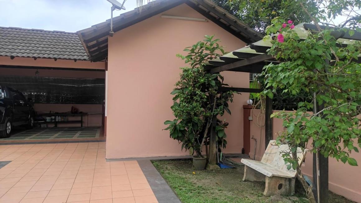 HOMESTAY KAMPUNG DELEK BARU, KLANG - Housity